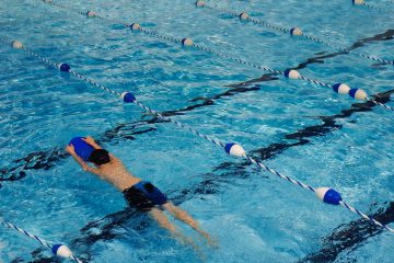 W jaki sposób ćwiczenia w basenie mogą pomóc w procesie rehabilitacji?